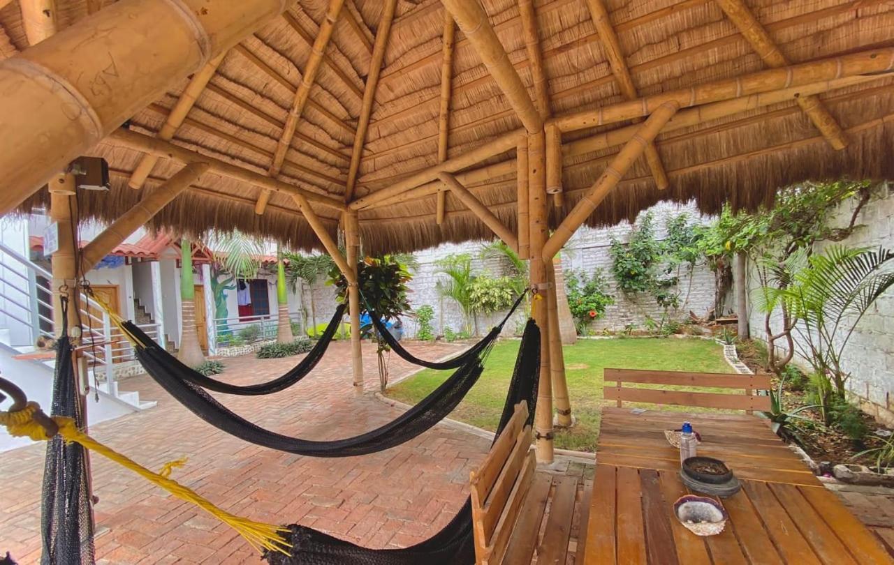 Hostal Quentin Puerto López Exterior foto